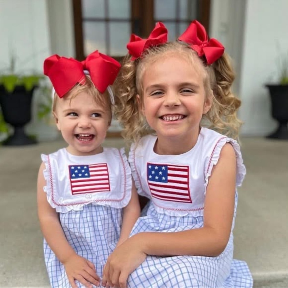 Classic Whimsy Patriotic Red, White & Blue Flag Ruffle Bubble